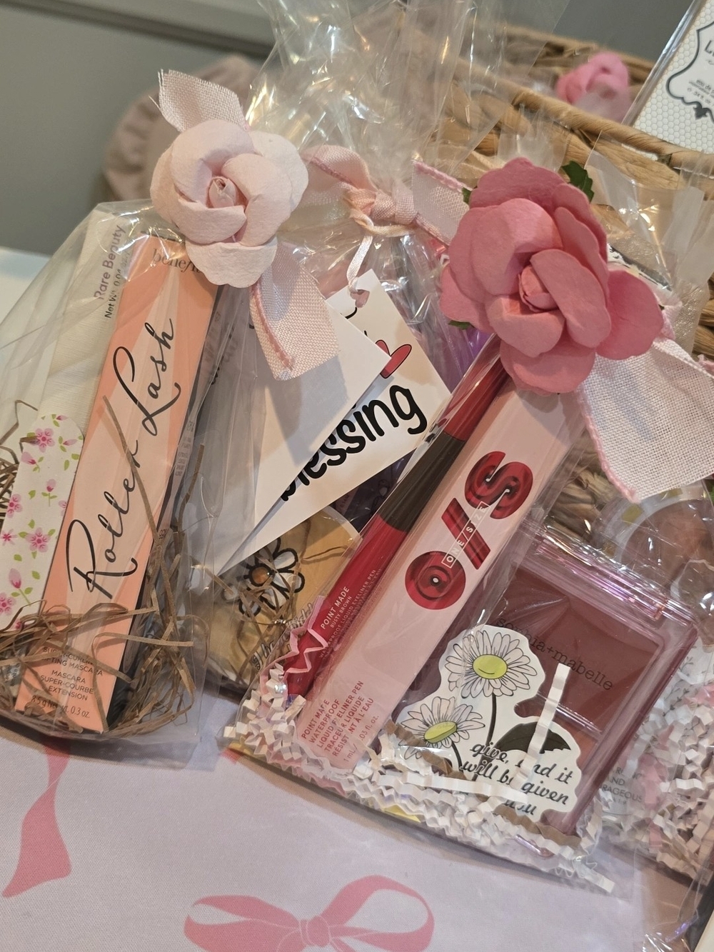 Pink Gift Set with Lip Gloss & Roller Lash